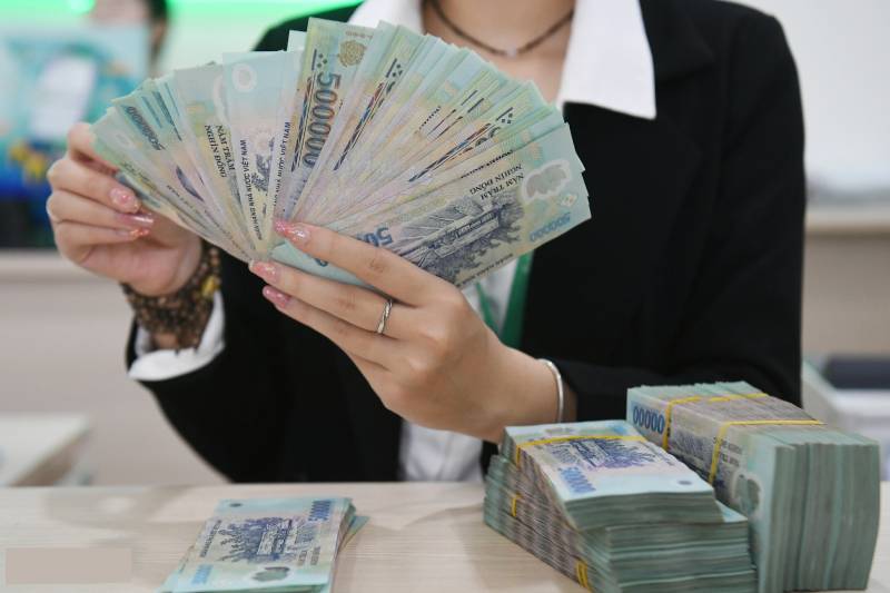 Mơ Thấy Nhiều Tiền Đánh Con Gì? Con Số Chuẩn Nhất Giúp Bạn Trúng Lớn 5 Mơ thấy người khác có nhiều tiền